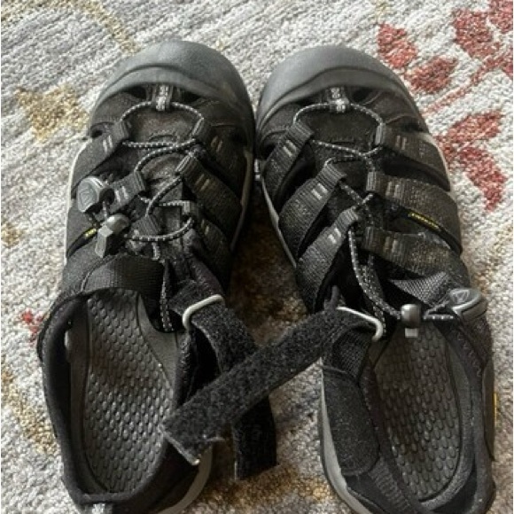 KEEN Newport H2 Closed Toe Water Shoes - Picture 2 of 3